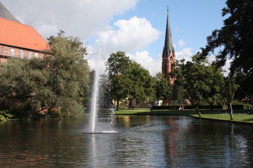 der Blick auf Schloss und Kirche